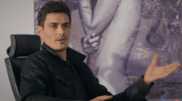 actorul george burcea sotul andreei balan in rolul unui producator de filme pentru adulti