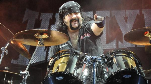 doliu in lumea muzicii vinnie paul bateristul legendarei formatii pantera a murit la varsta de 54 de ani