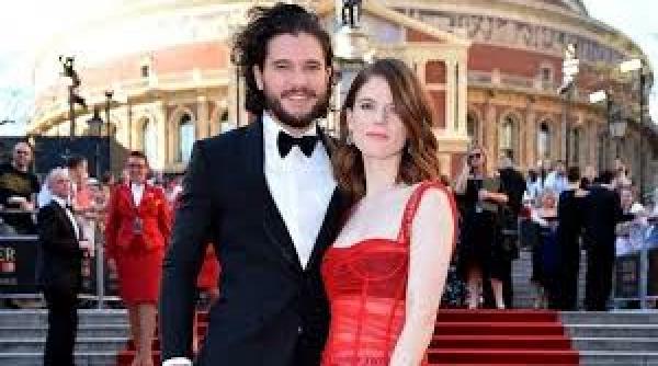actorii kit harington si rose leslie cunoscuti din serialul game of thrones s au casatorit in scotia