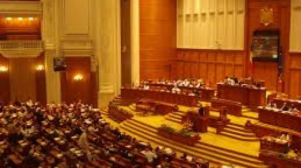 motiunea de cenzura va fi prezentata luni in plenul parlamentului