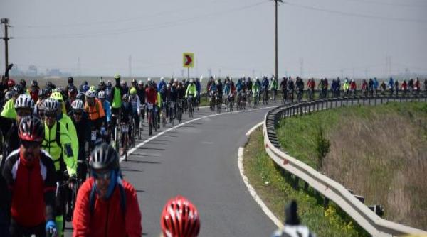 aproape 250 de biciclisti amatori intr un mars dedicat celor 100 de ani de la marea unire
