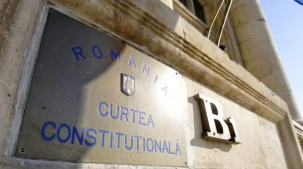 ccr amana pentru 4 iulie sesizarea pnl si usr privind legea manualului scolar