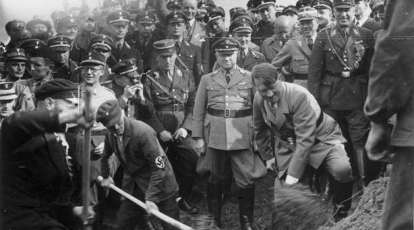 un muzeu din berlin a restituit unei familii evreiesti o sculptura din lemn furata de nazisti