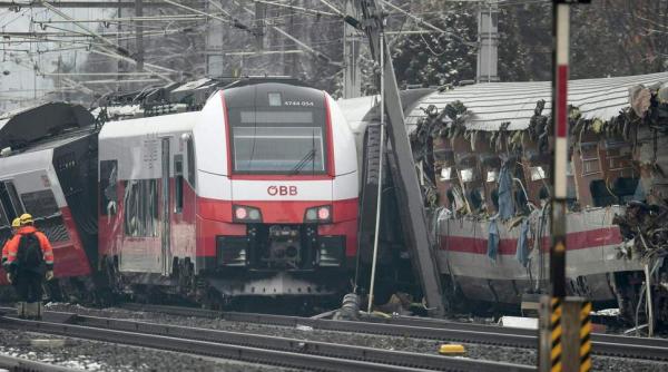 accident teribil in austria doua persoane au fost ranite grav in urma deraierii unui tren langa orasul st polten