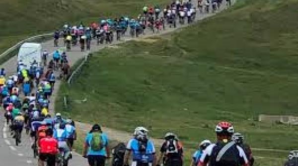 centenarulmariiuniri iasi zeci de biciclisti au plecat spre alba iulia