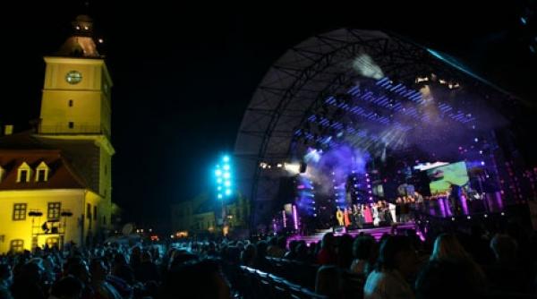 cladirile din piata sfatului vor fi iluminate cu un sistem special in timpul festivalului cerbul de aur