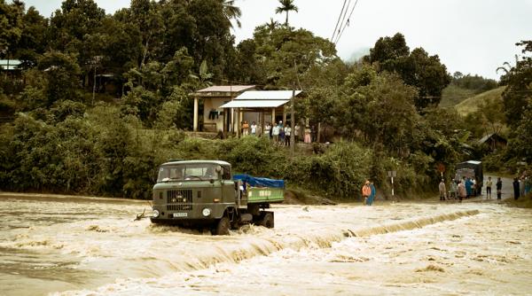 21 de decese provocate de inundatii si alunecari de teren in vietnam