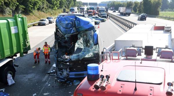 accident rutier crunt in germania soldat cu un mort si 30 de raniti