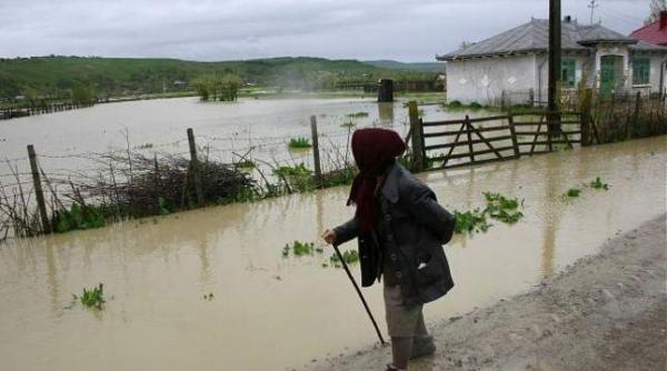 inhga cod portocaliu de inundatii in opt bazine hidrografice si pe raurile din dobrogea pana joi dupa amiaza