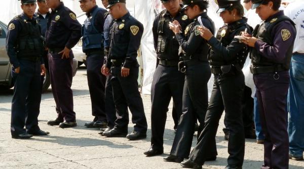toti politistii dintr o localitate din mexic au fost arestati