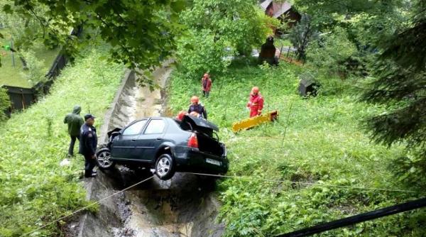 accident teribil cu un autocar cu turisti francezi la sinaia o masina a cazut intr o rapa