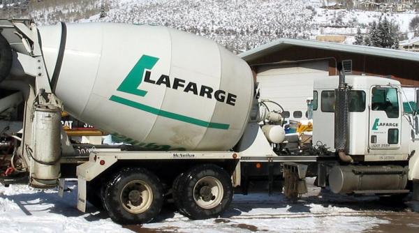 lafarge pus sub acuzare pentru complicitate la crime impotriva umanitatii