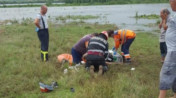 tulcea trupul unui barbat scos de pompieri din canalul enisala