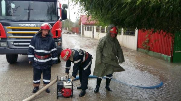 pompierii actioneaza in giurgiu si in teleorman pentru scoaterea apei din 31 de gospodarii