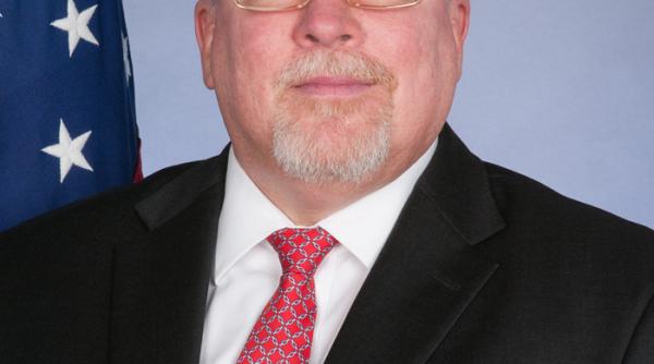 ambasadorul american in estonia si a dat demisia dupa declaratii controversate ale lui donald trump