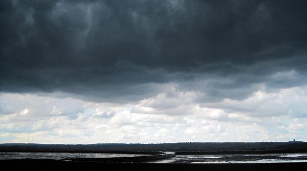 cod galben de intensificari ale vantului pentru 14 judete