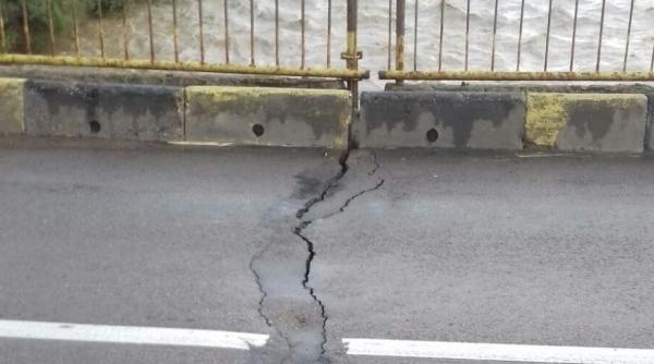 suceava traficul pe podul milisauti pe dn 2h inchis din cauza riscului de prabusire