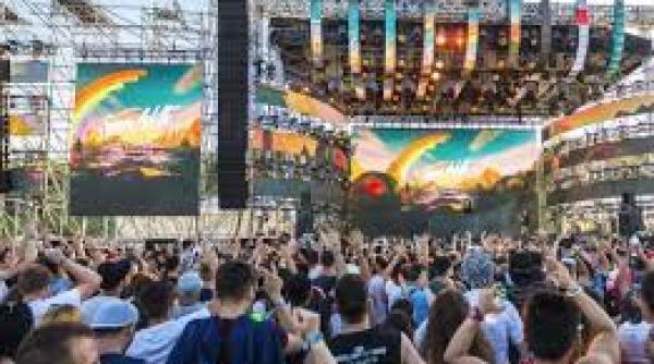 peste 200 000 de spectatori sunt asteptati sa participe la festivalul neversea de pe plaja modern