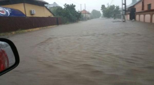 brasov sute de gospodarii afectate zeci de poduri si podete distruse si peste 1000 de hectare de teren arabil inundate