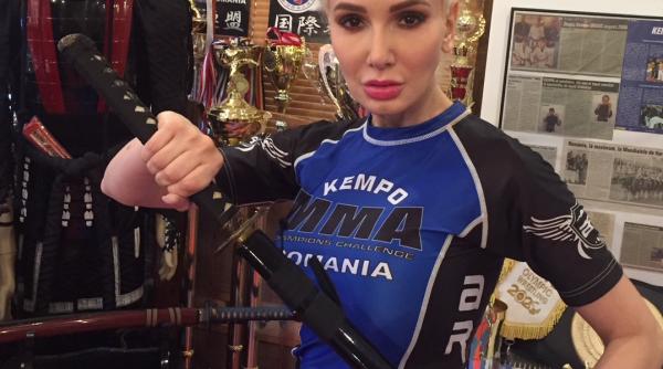 ioana lee iubeste kempo imagini geniale cu scriitoarea echipata si pregatita de antrenament foto