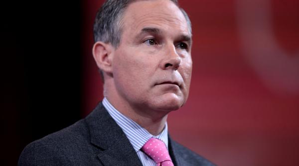 ministrul american al mediului scott pruitt invitat sa demisioneze intr un restaurant din washington