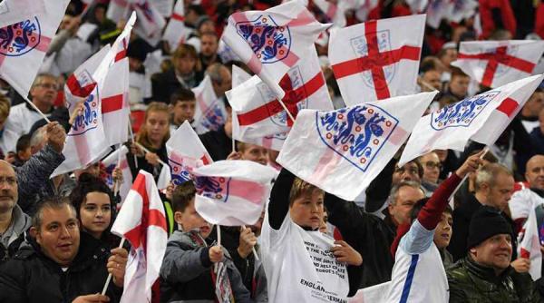 fanii englezi navalesc in rusia dupa ce au descoperit o portita care le permite sa intre fara viza