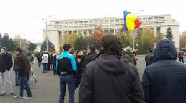 protest in piata victoriei circulatia este blocata in zona muzeului antipa
