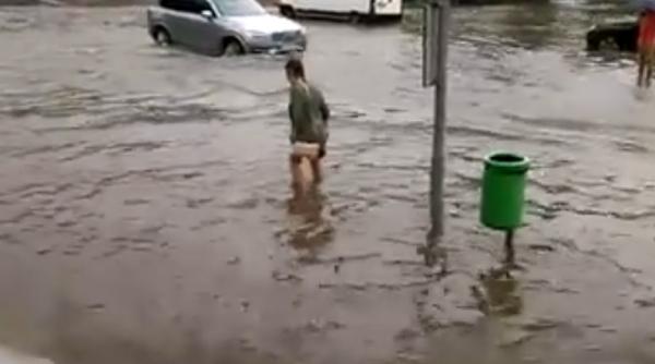 video slobozia a ajuns sub ape dupa o ploaie torentiala