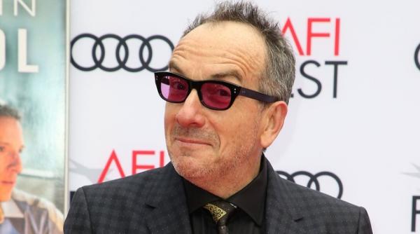 elvis costello a anulat restul concertelor din turneul european dupa o interventie chirurgicala pentru cancer