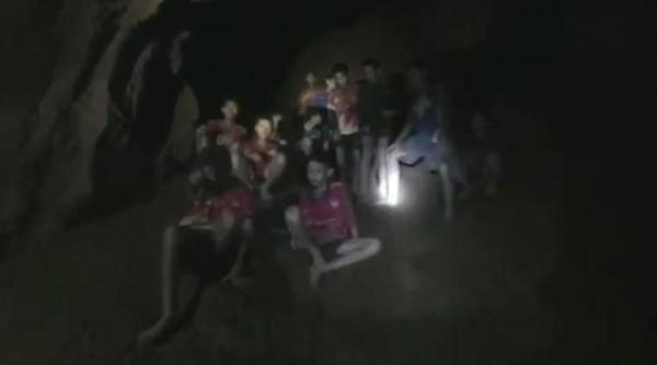 un fost scafandru a murit in operatiunea de salvare a copiilor blocati in pestera din thailanda