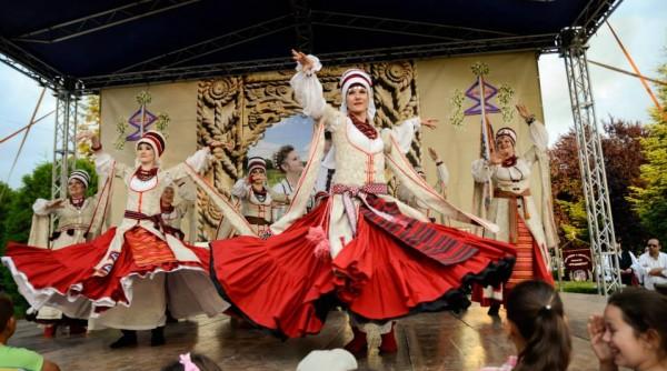 festivalul international de folclor garofita pietrei craiului