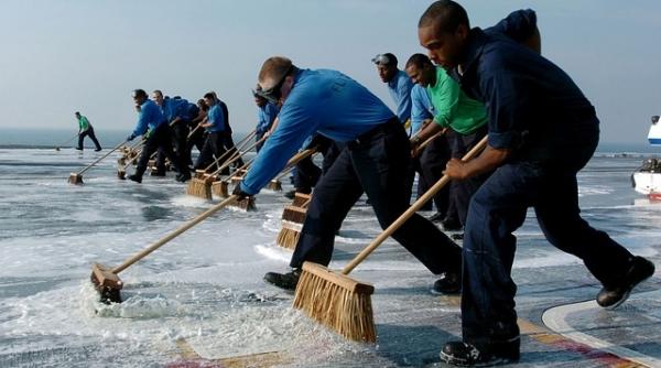 o nava sub pavilion panama cu 22 de navigatori romani la bord retinuta in franta