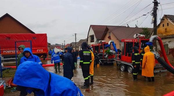 meteorologii au actualizat marti avertizarile cod galben si cod portocaliu de ploi insemnate cantitativ