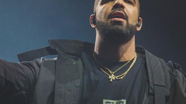 drake doboara recordul detinut de beatles cu 7 piese in top 10 billboard