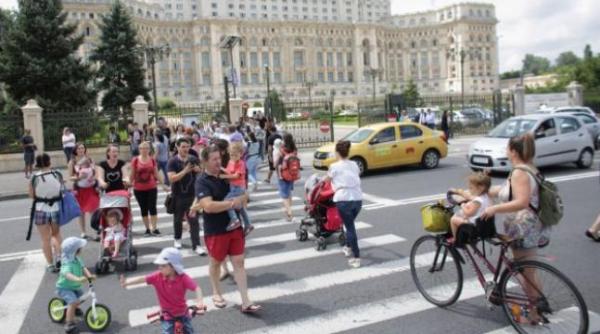protest pe trecerea de pietoni in fata palatului parlamentului