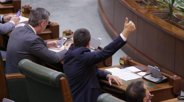 senatul voteaza in unanimitate cu sebastian ghita