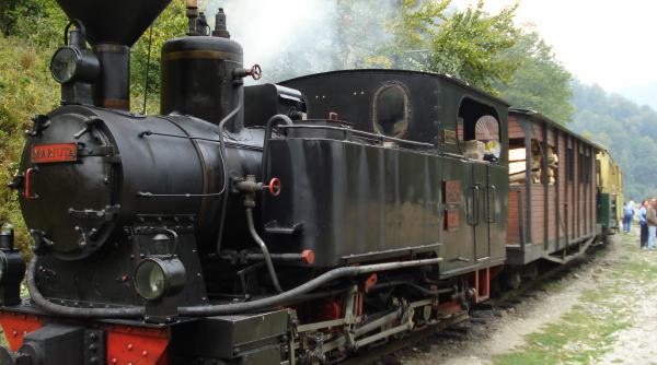 trenul mocanita bisericile vechi si o vacanta la tara preferate de turistii in sezonul de vara