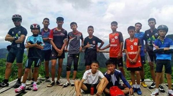 video drumul infernal strabatut de cei 13 tineri pentru fi salvati din pestera inundata