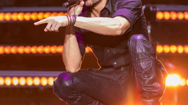 video enrique iglesias este un tatic distractiv