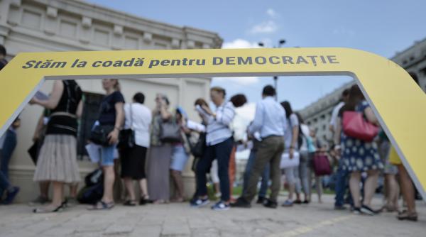 o suta de persoane s au adunat la ccr in semn de protest fata de modificarea codului penal si de procedura penala