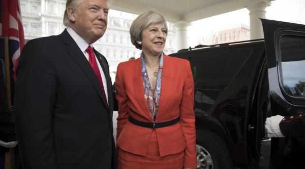 donald trump nu este de acord cu actuala strategie a theresei may pentru brexit