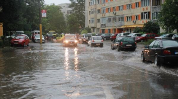video furtuna crunta in constanta rafale violente de vant si ploaia au maturat litoralul