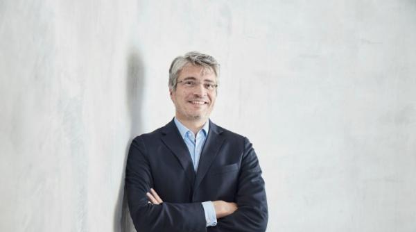 o mare companie de tigarete a donat peste un milion de dolari politiei romane