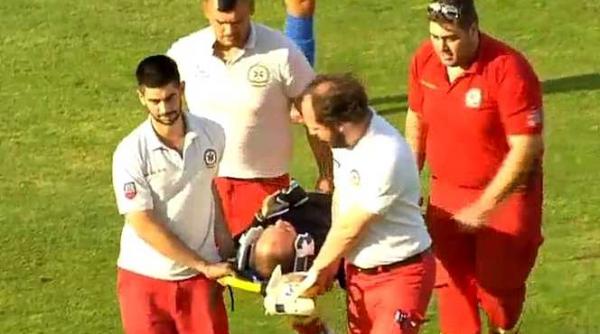 accidentare horror arbitrul marius avram a fost scos cu targa de la meciul pe care il conducea europa league
