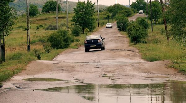 ascund comorile distrug drumurile judetul care trateaza turistii ca pe invadatori