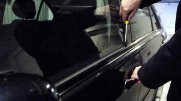 un barbat din galati a fost retinut de politisti dupa ce a comis 17 furturi din autoturisme