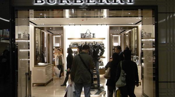burberry a dat foc la 36 5 milioane de dolari