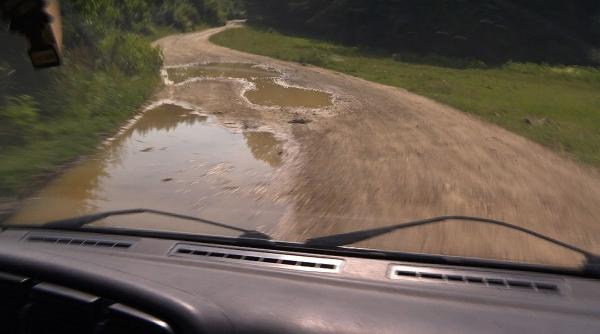 proba de rupt masina pe drumul spre cel mai spectaculos traseu de rafting