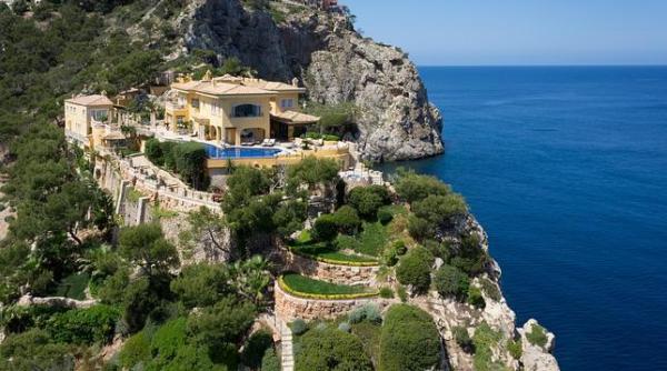 care este legatura dintre nevasta lui michael schumacher si fostul antrenor al real madridului