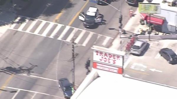 o femeie impuscata mortal in urma unei luari de ostatici la un magazin din los angeles